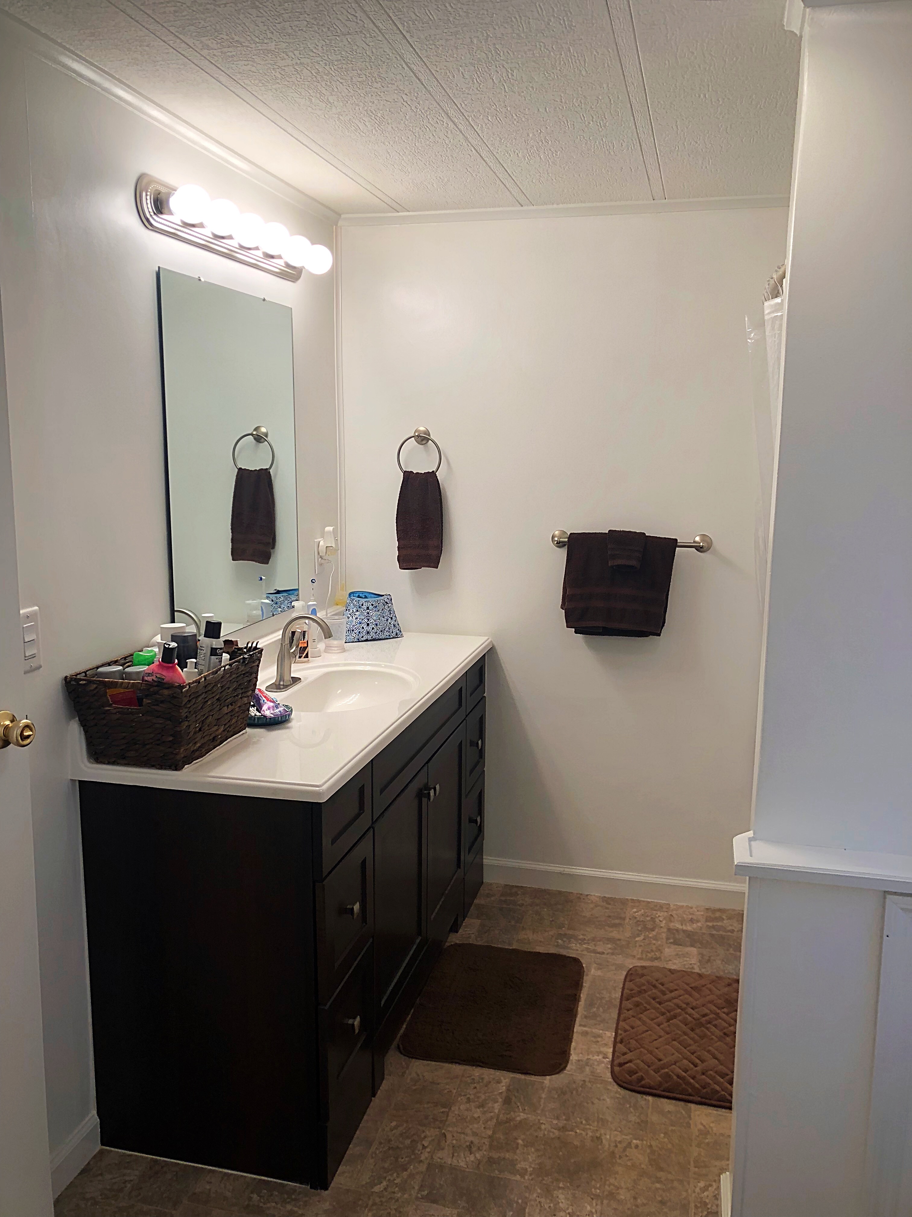40 meadowbrook sink in bathroom